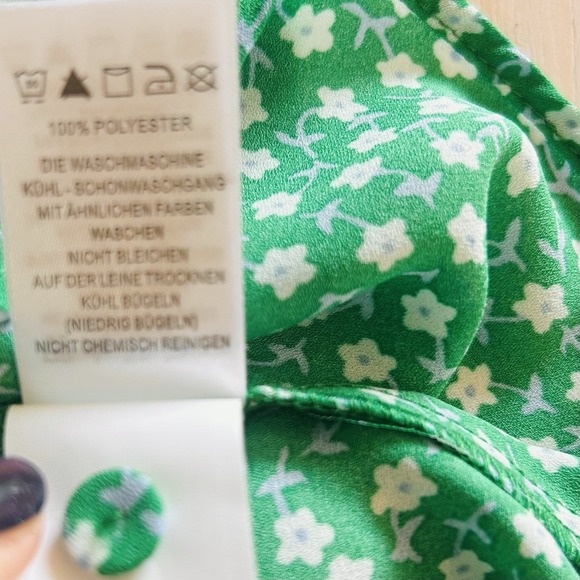 Floral Green Blouse Sz S Short Flutter Sleeve V Neck Popover Maison d' Amelie - Picture 8 of 12